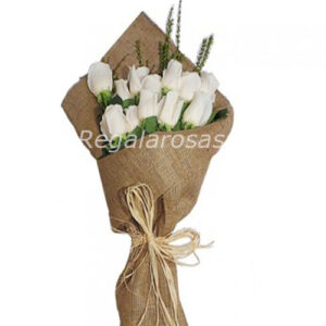 12 rosas blancas ecuatorianas de cumpleaños para Cumpleaños a domicilio en santiago